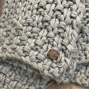UGG Chunky Knit Blanket in Light Gray